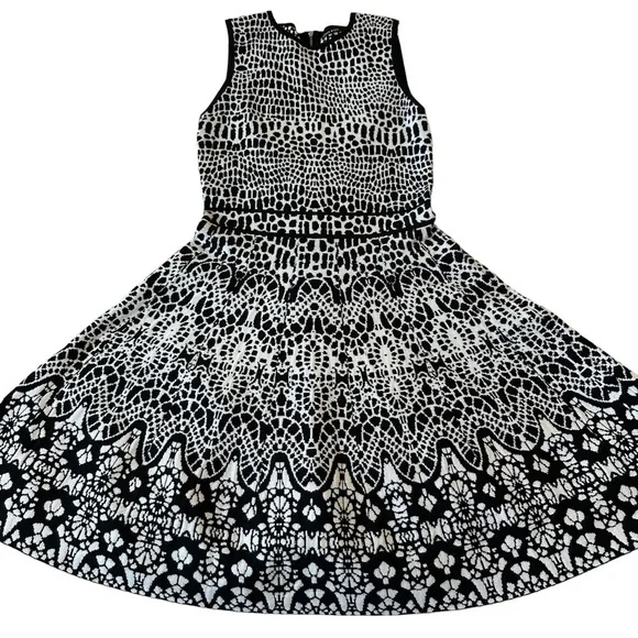 Karen Millen Fit & Flare Knit Sweater Dress Black & White Sz 4 - Picture 6 of 14